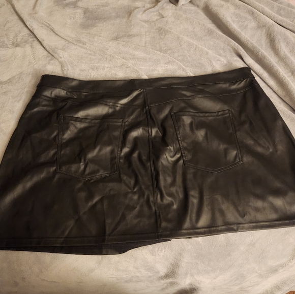 NWT Future Collection Faux Leather Mini Skirt - Picture 9 of 10